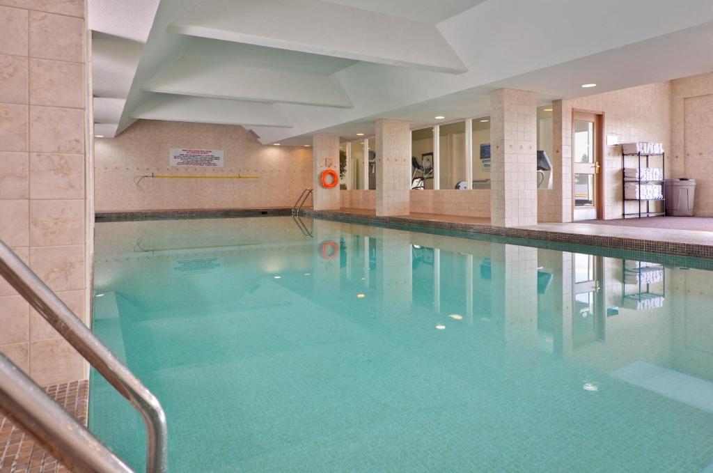 60 foot pool at Sandmand Hotel Lethbridge